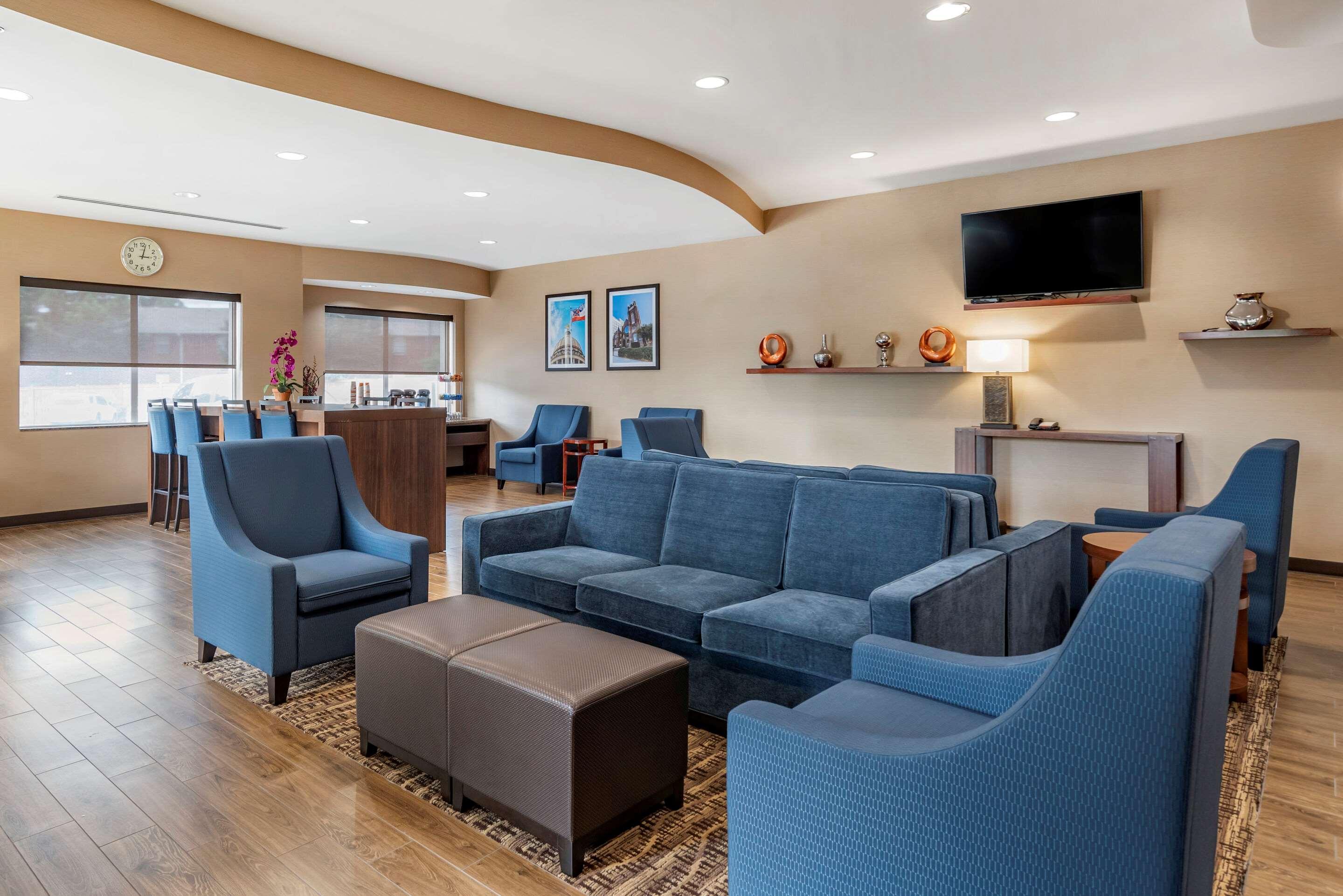 Comfort Suites Airport Luckney Dış mekan fotoğraf