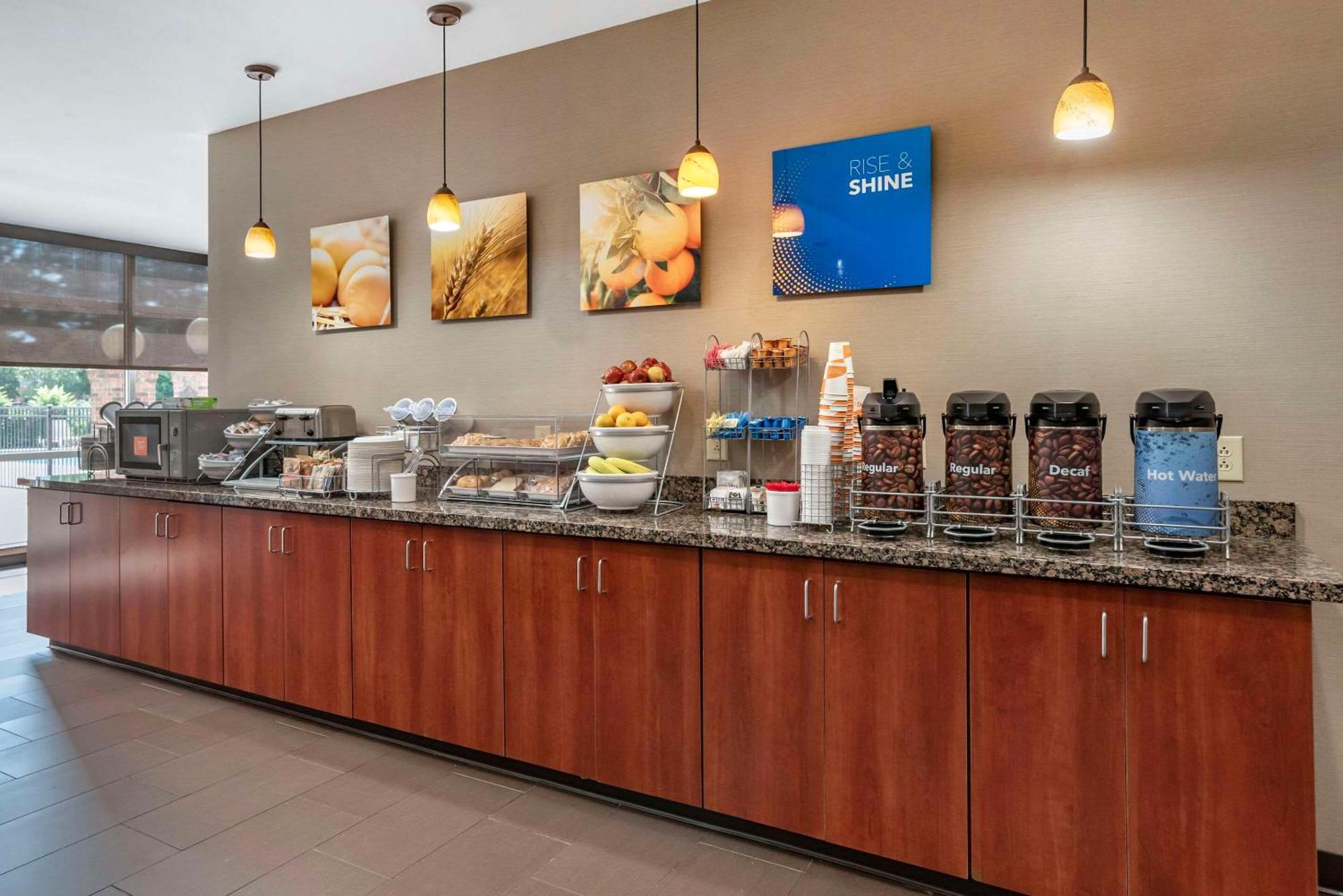 Comfort Suites Airport Luckney Dış mekan fotoğraf