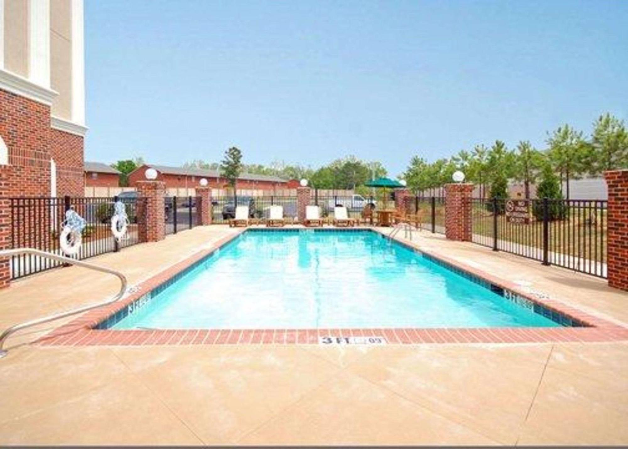 Comfort Suites Airport Luckney Dış mekan fotoğraf