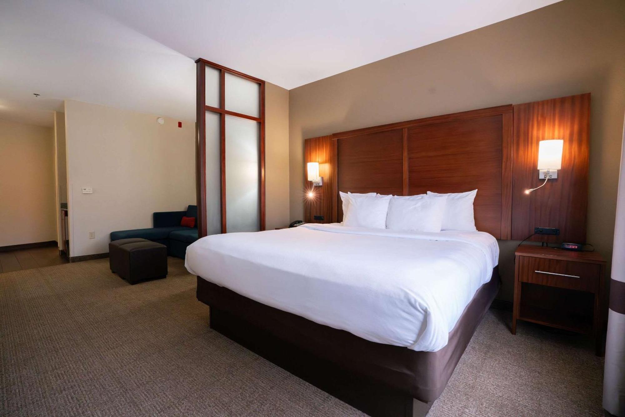 Comfort Suites Airport Luckney Dış mekan fotoğraf