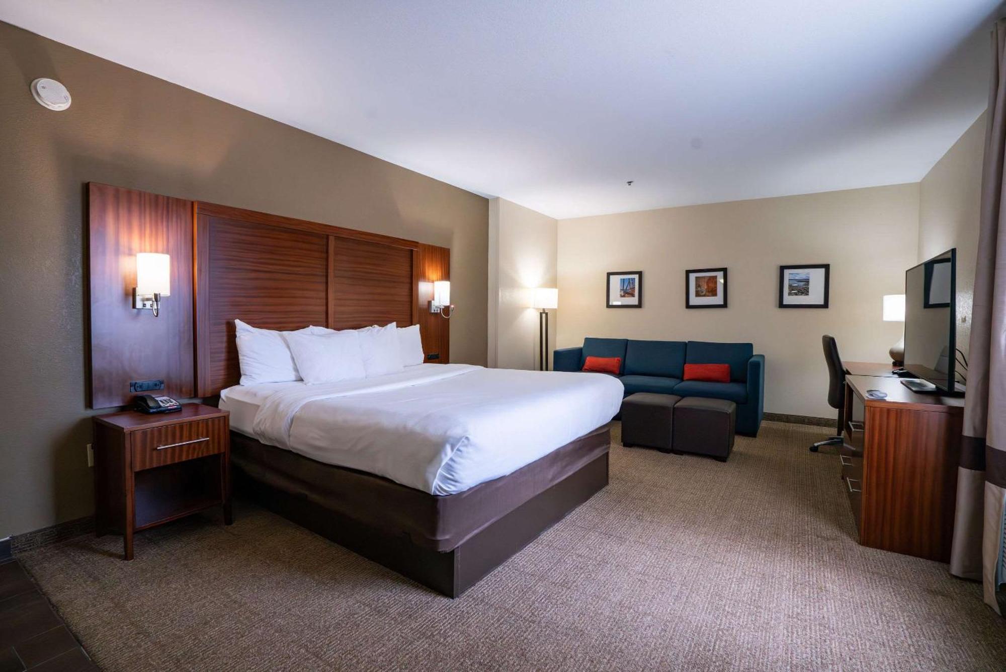 Comfort Suites Airport Luckney Dış mekan fotoğraf