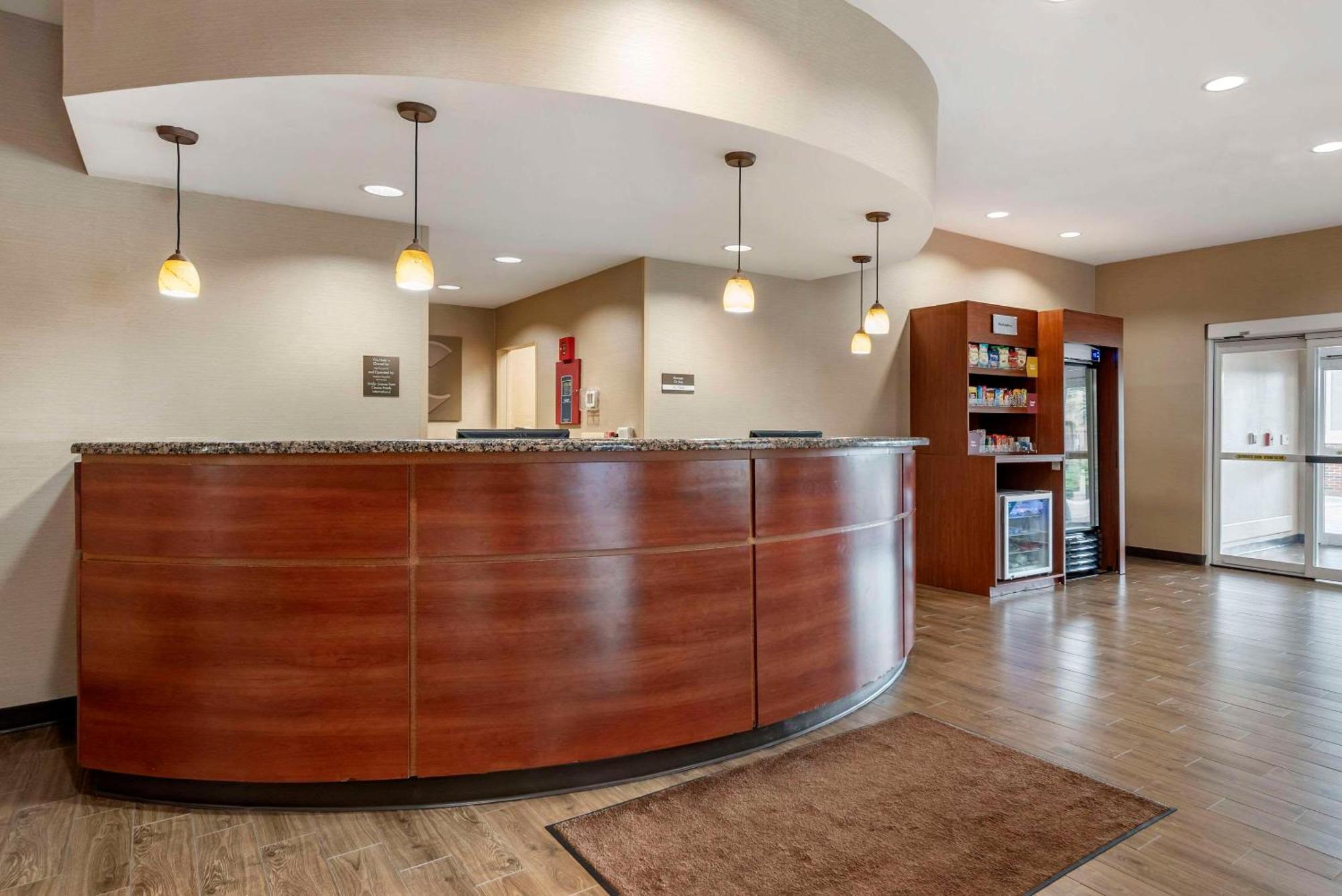 Comfort Suites Airport Luckney Dış mekan fotoğraf